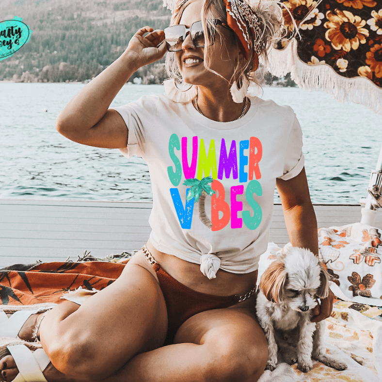 Summer Vibes Retro-Tee